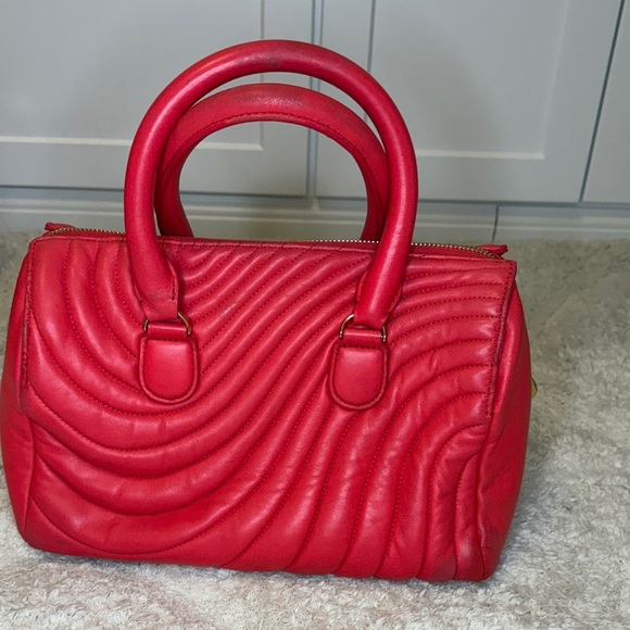 Rare Hendri Bendel Red Quilted Satchel - Picture 2 of 16